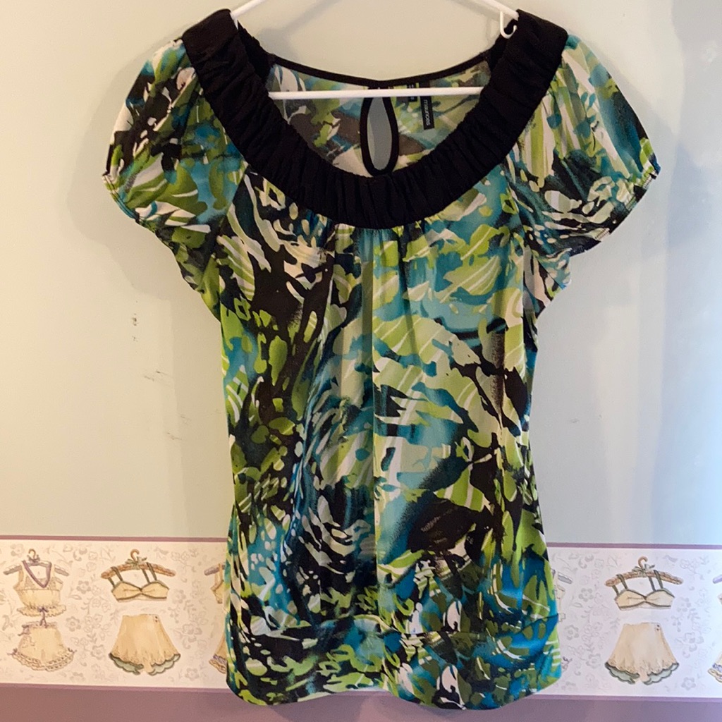 Abstract Patterned Top